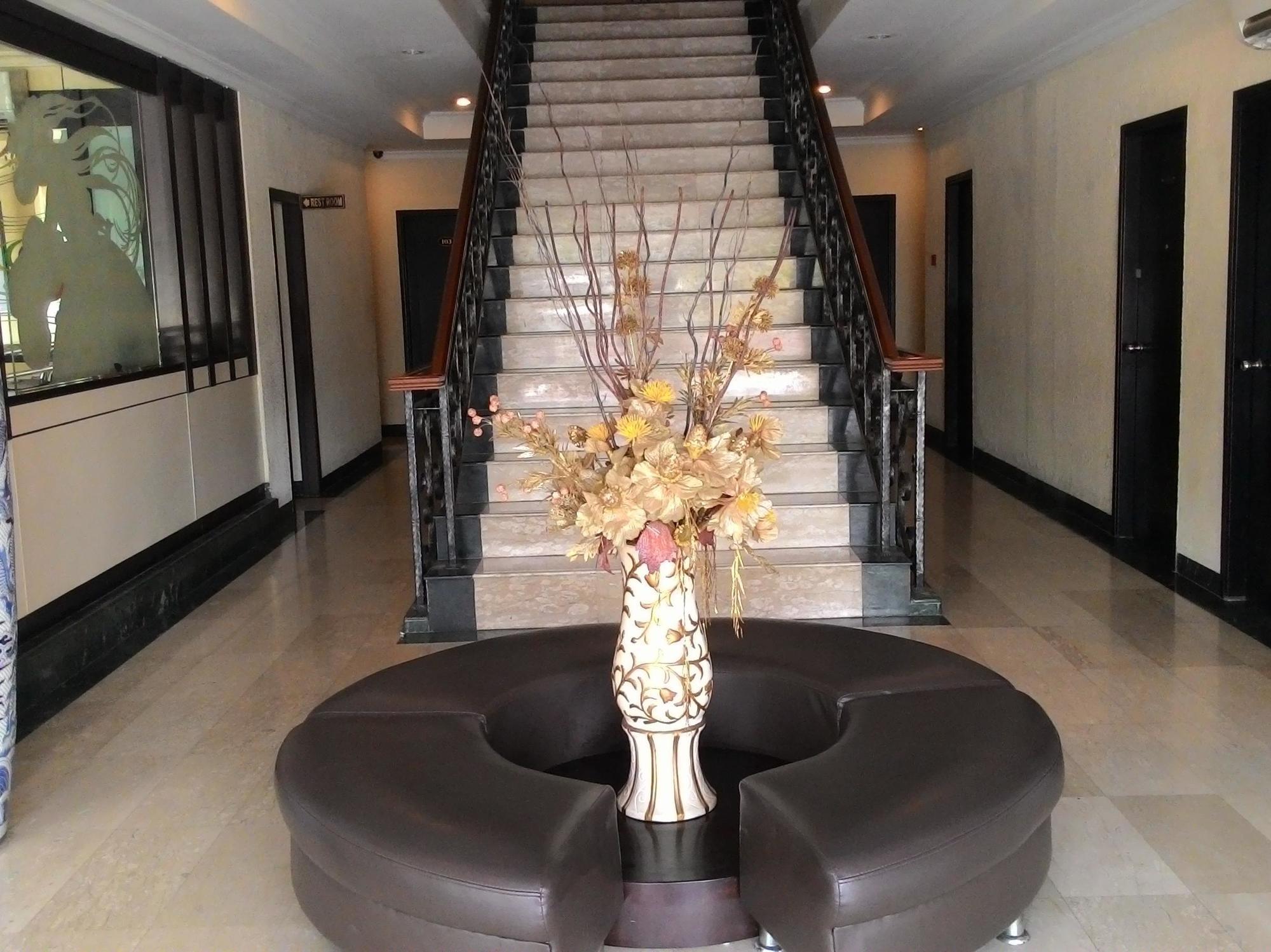 Sky View Hotel Managed By Os Batam Exterior photo